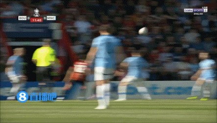 ?哈兰德上半场表现：1次失点+1次失单刀，3次争顶0次成功