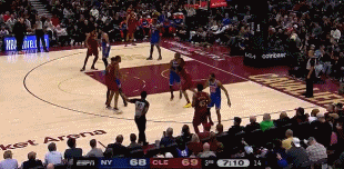 大举反击！莫布里传射建功&米切尔轰进三分 骑士强势反超尼克斯