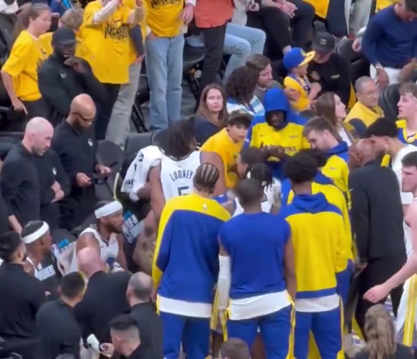 笑死?库里暂停拿着战术板激情指挥 追梦两次想插话都没成功