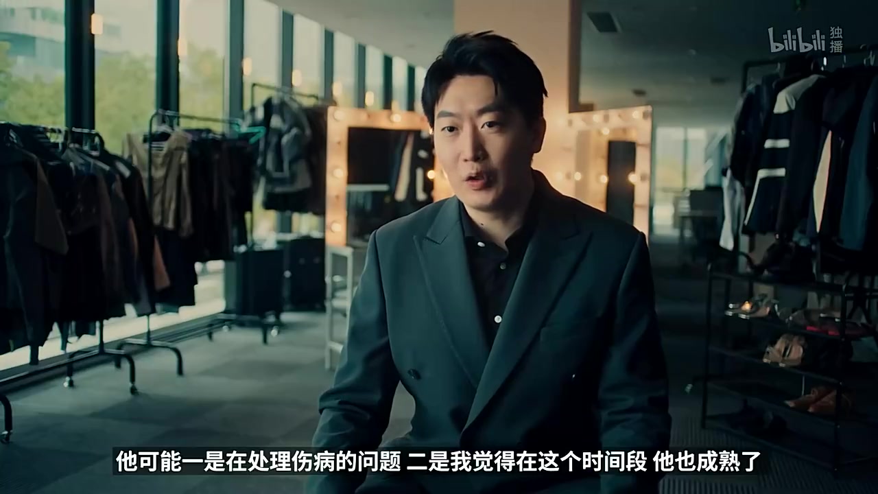 Ming：最开始有点怕Uzi，他的打法很爽，后面互相帮助成了兄弟